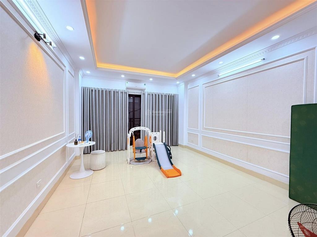 Trung kính 10.2 tỷ 40m2 nhà 5 tầng, mặt tiền 4.2m, ô chờ thang máy, ngõ rộng, cách phố 50m