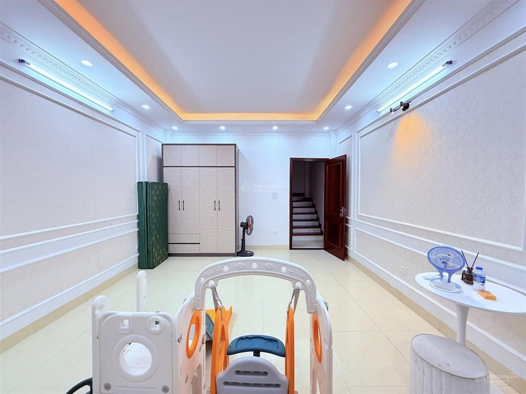 Trung kính 10.2 tỷ 40m2 nhà 5 tầng, mặt tiền 4.2m, ô chờ thang máy, ngõ rộng, cách phố 50m