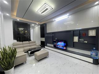 Cầu giấy 38m2 giá chỉ 9.5 tỷ nhà mới thang máy, ngõ 3m, cách mặt phố 40m.