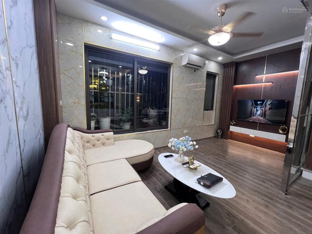 Cầu giấy  40m2 x 5 tầng  mt 5m  ô tô vào nhà  kinh doanh tốt giá 13.1 tỷ