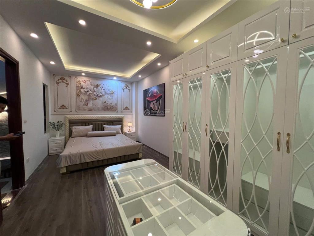 Cầu giấy  40m2 x 5 tầng  mt 5m  ô tô vào nhà  kinh doanh tốt giá 13.1 tỷ