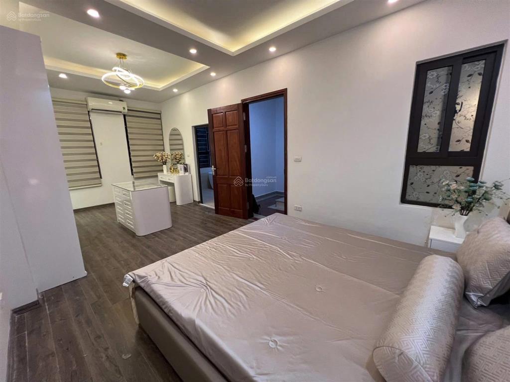 Cầu giấy  40m2 x 5 tầng  mt 5m  ô tô vào nhà  kinh doanh tốt giá 13.1 tỷ