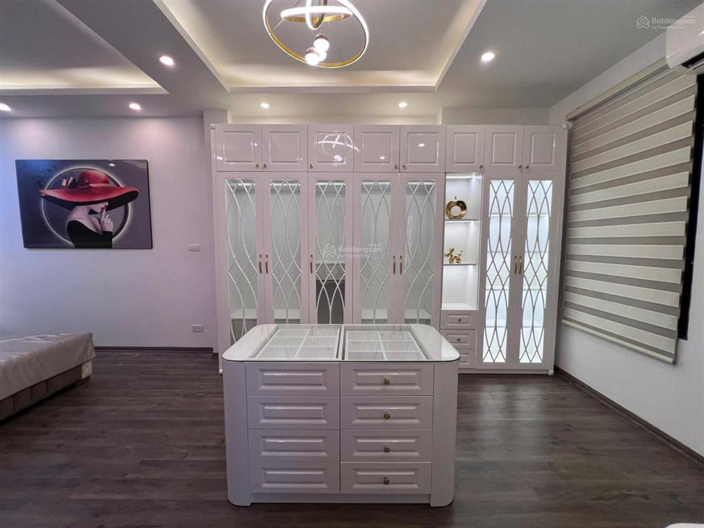 Cầu giấy  40m2 x 5 tầng  mt 5m  ô tô vào nhà  kinh doanh tốt giá 13.1 tỷ