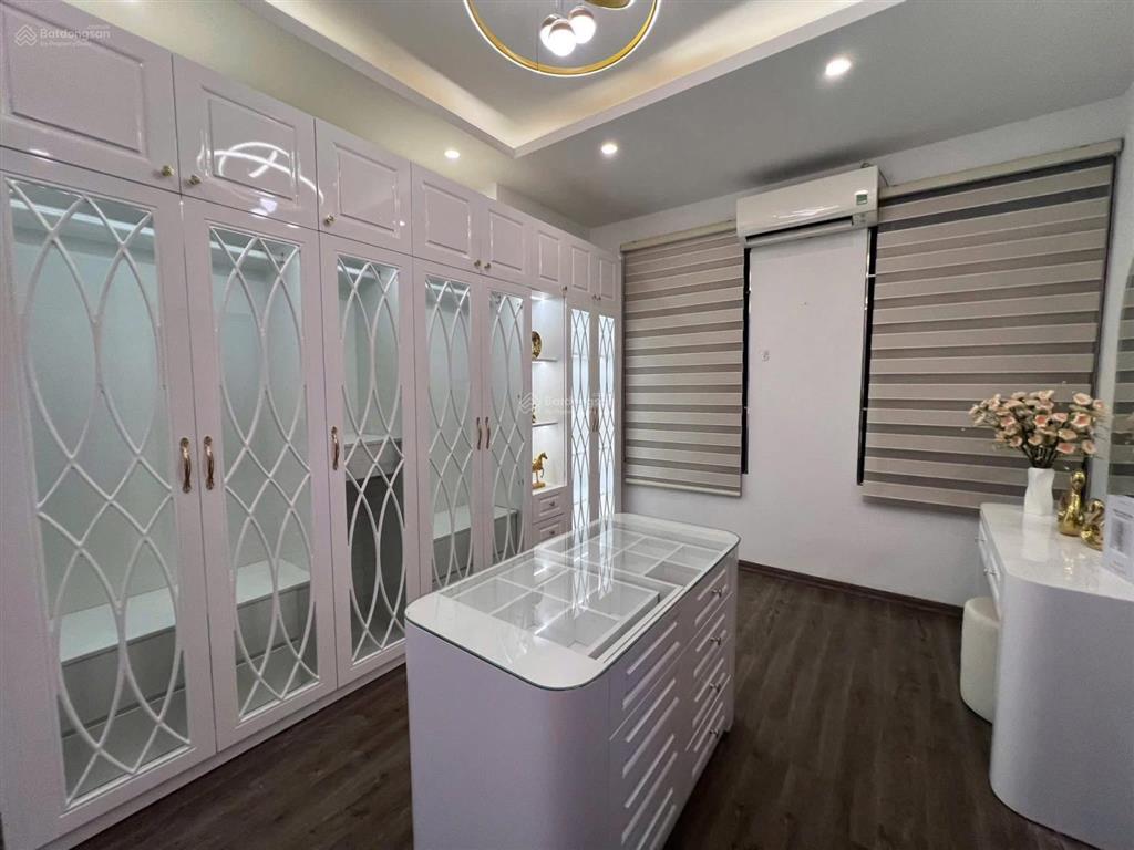 Cầu giấy  40m2 x 5 tầng  mt 5m  ô tô vào nhà  kinh doanh tốt giá 13.1 tỷ