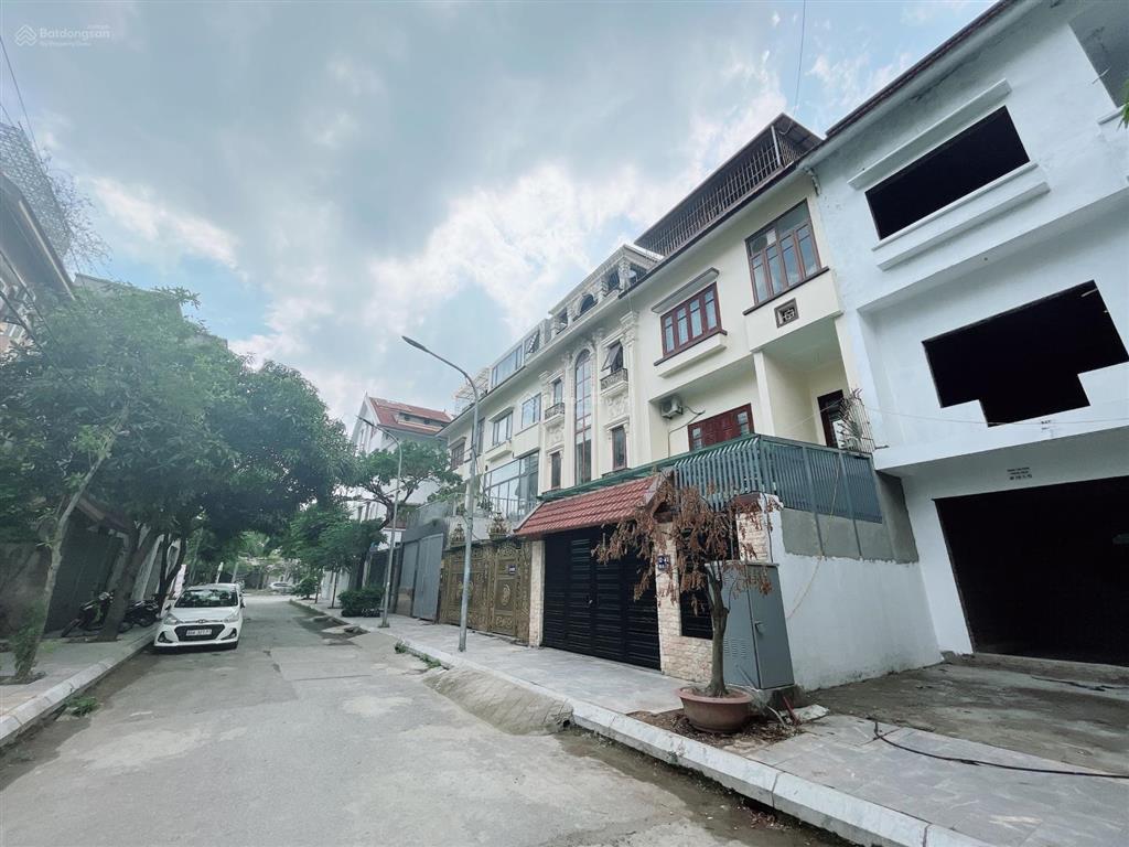 Cần bán một căn liền kề bảo sơn giá chỉ 24 tỷ, giá tốt nhất dự án.