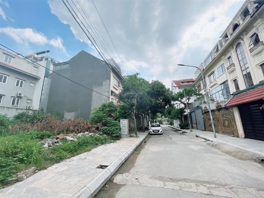 Cần bán một căn liền kề bảo sơn giá chỉ 24 tỷ, giá tốt nhất dự án.