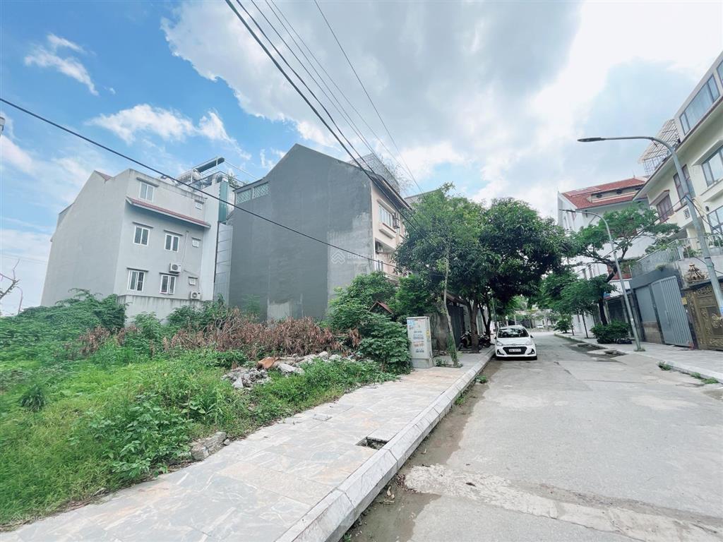 Cần bán một căn liền kề bảo sơn giá chỉ 24 tỷ, giá tốt nhất dự án.