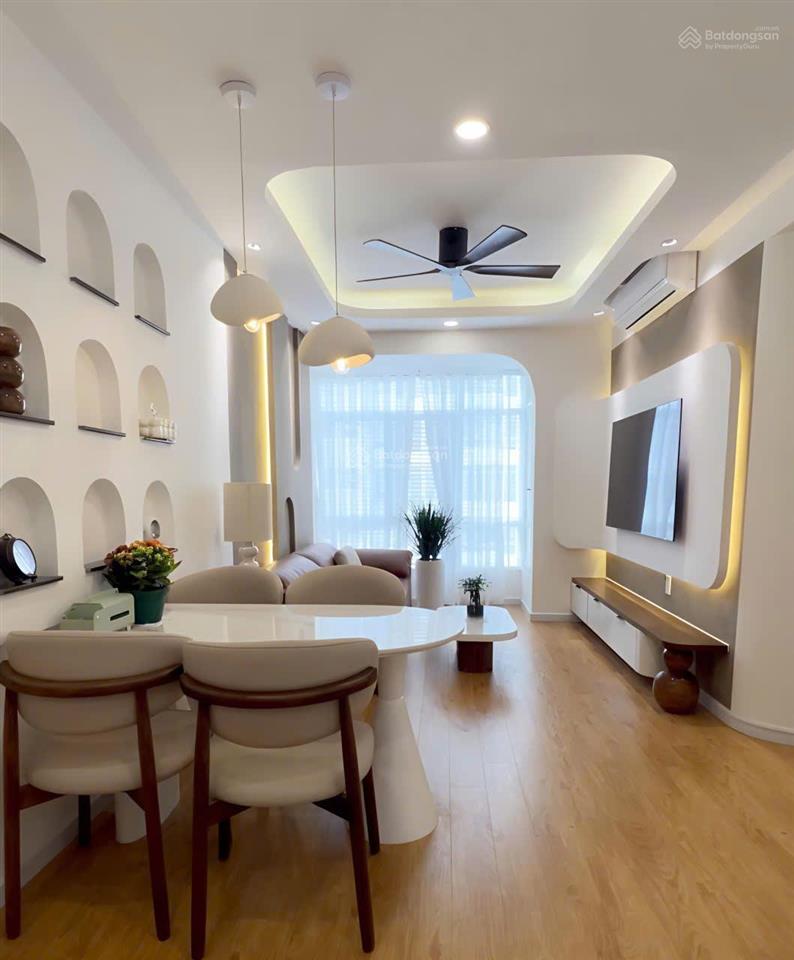 Bán căn hộ cc sky garden 3, giá cực chất 5,75 tỷ, 70m2, 3pn, đang cho thuê 19 triệu, q7, hcm
