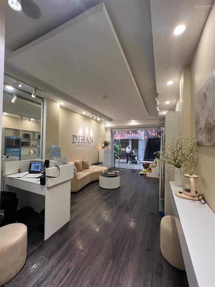Cho thuê nhà 6 tầng ven hồ công viên thống nhất nguyễn đình chiểu ô tô, thang máy. phù hợp làm spa