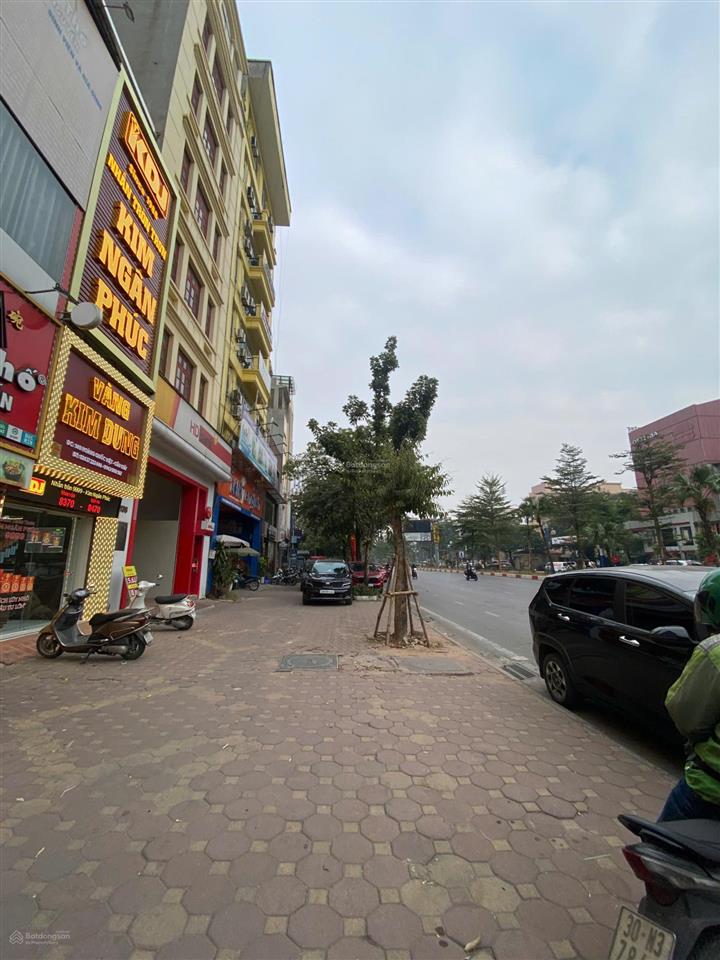 Cho thuê nhà mặt phố hoàng quốc việt 100 m2 3 tầng 1 hầm, thang máy mới đẹp