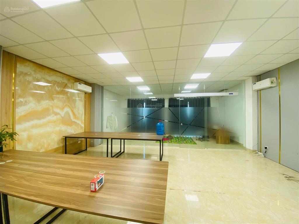 Cho thuê biệt thự sân vườn nghĩa đô, cầu giấy 200 mét 4 tầng 1 hầm thang máy 55 triệu