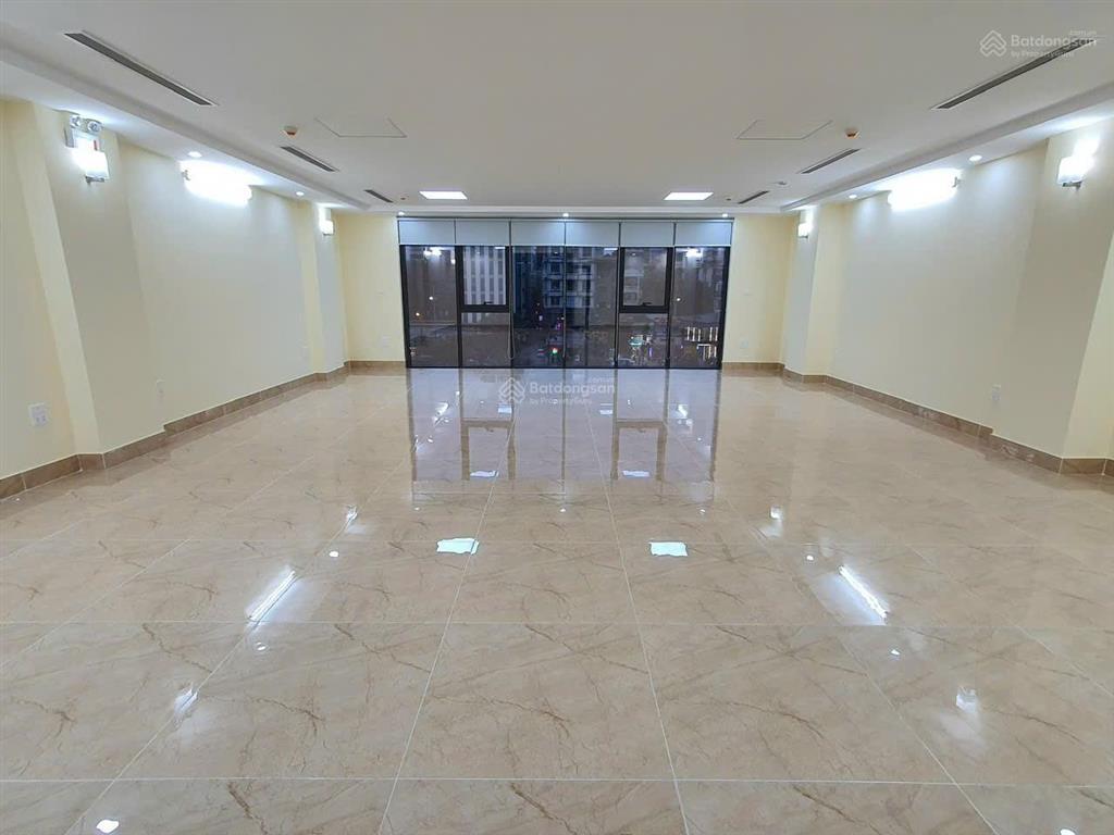 Cho thuê nhà mặt phố phúc diễn, bắc từ liêm 200 mét 2 tầng + 1 hầm thang máy mới đẹp