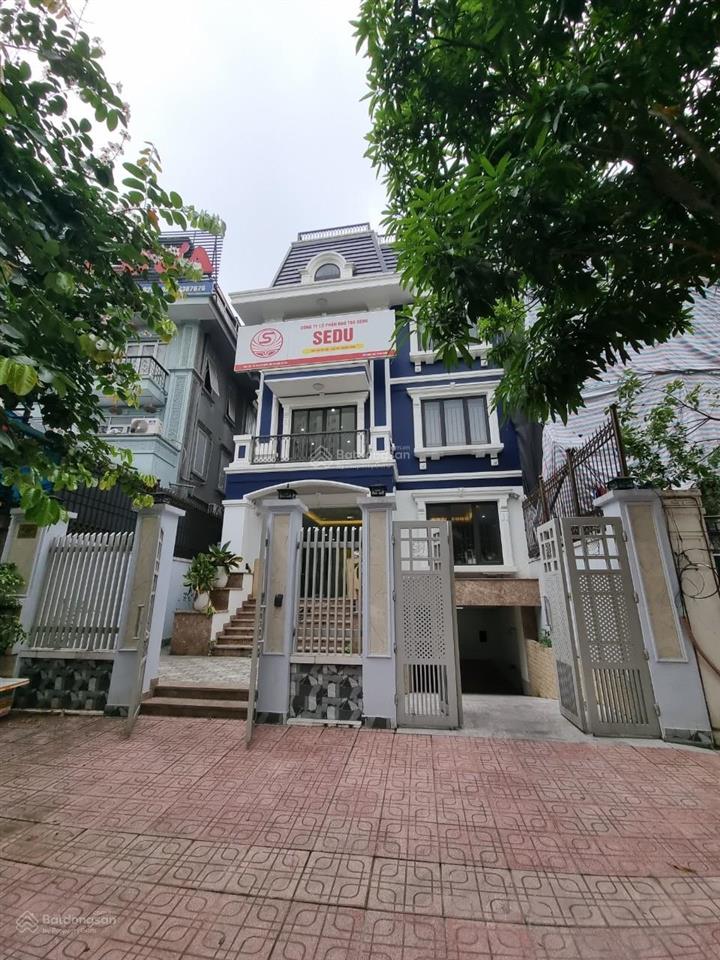 Cho thuê tòa biệt thự hoàng quốc việt, cầu giấy 200m2 4 tầng 1 hầm, thang máy 50 triệu
