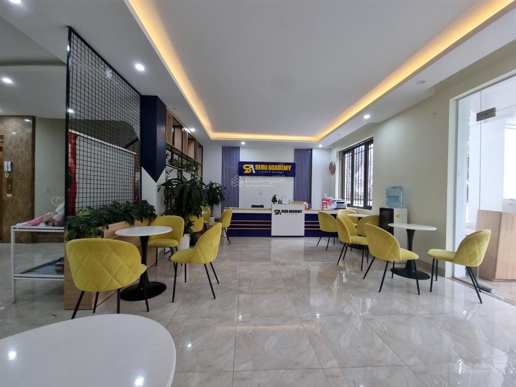 Cho thuê tòa biệt thự hoàng quốc việt, cầu giấy 200m2 4 tầng 1 hầm, thang máy 50 triệu