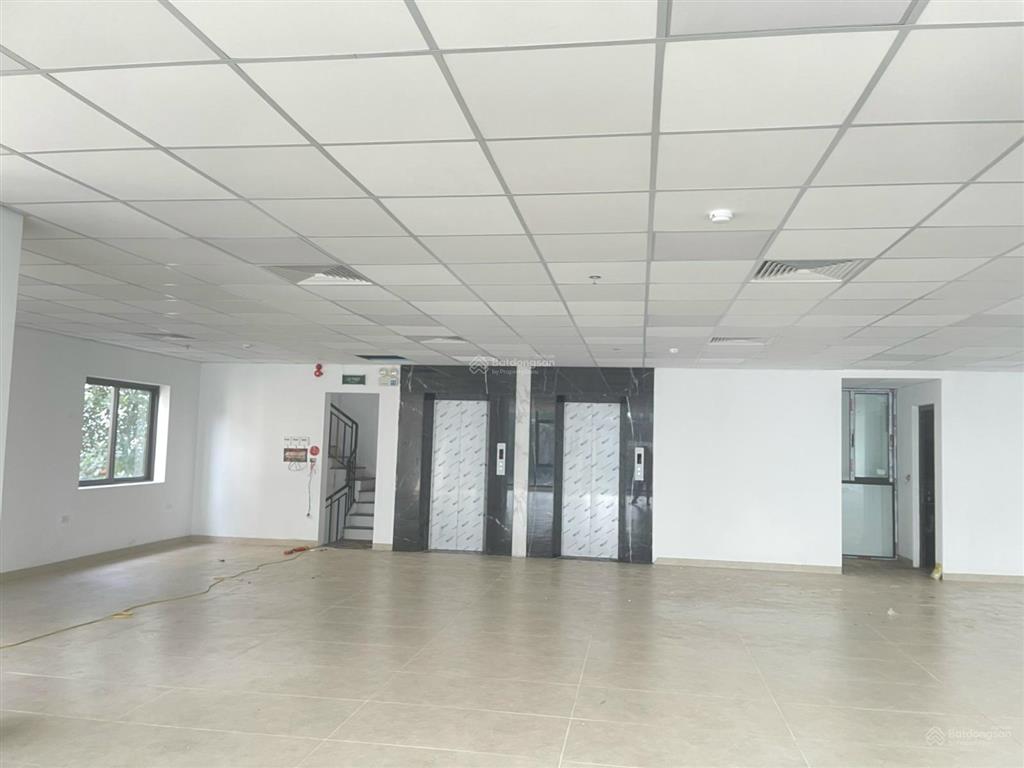 Cho thuê nhà ngay cầu diễn, bắc từ liêm, 200m2, 6 tầng + 1 hầm 80 triệu/tháng