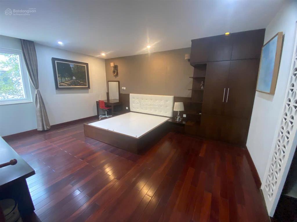 Cho thuê biệt thự sân vườn thành phố giao lưu, phạm văn đồng 200 mét 4 tầng full nội thất