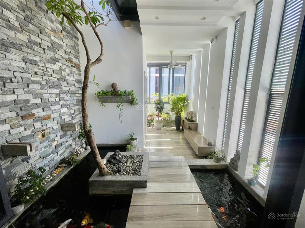 Lvcc. cho thuê nhà làm văn phòng công ty, ngay gần vincom lê thánh tôn , gía 35 triệu/ tháng