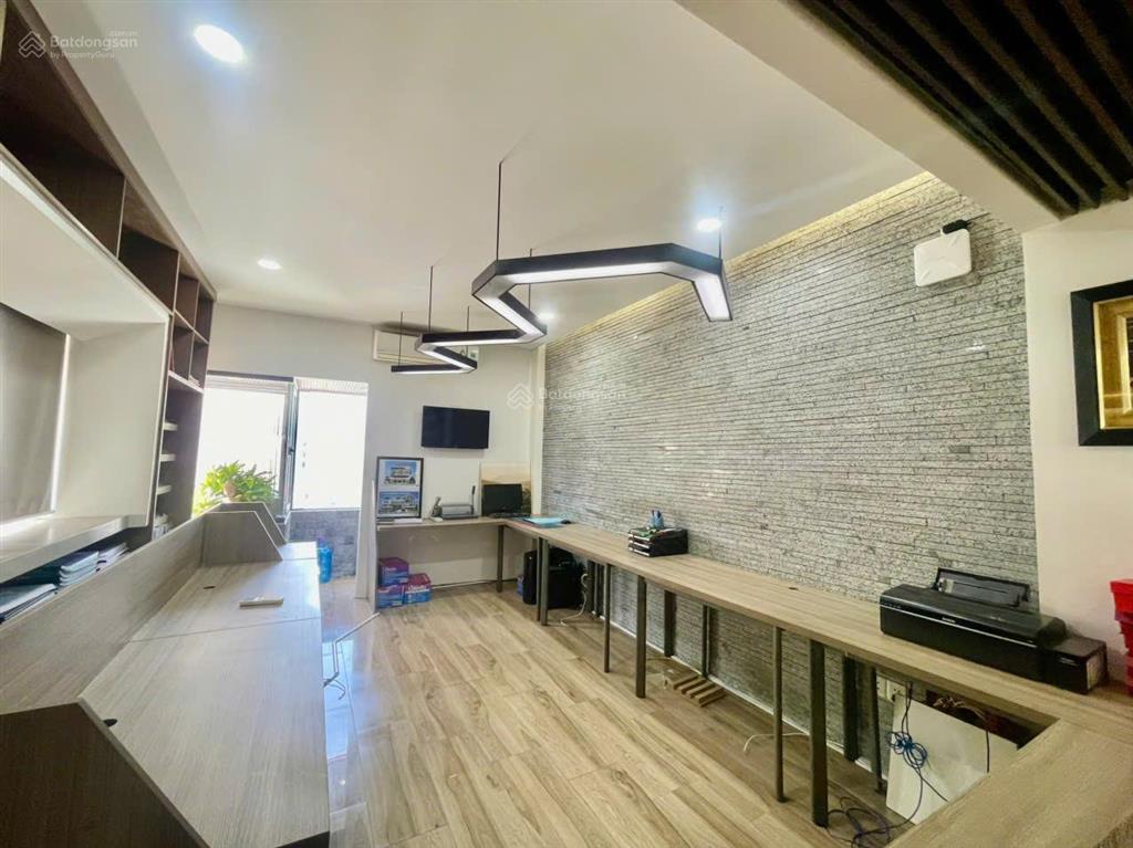 Lvcc. cho thuê nhà làm văn phòng công ty, ngay gần vincom lê thánh tôn , gía 35 triệu/ tháng