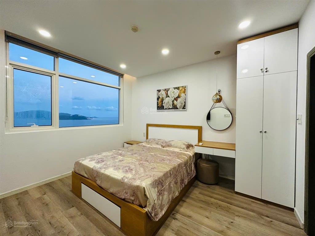 Bán căn hộ 2 phòng ngủ, view trực diện biển, giá 3,6 tỷ . mường thanh 04  khánh hòa