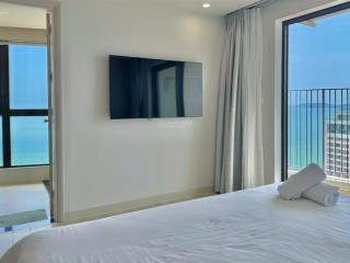 Bán căn 2 phòng ngủ 70m2, view trực diện biển tòa nam goldcoast