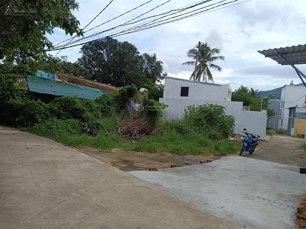 Bán lô đất 2 mặt tiền trước sau, giá 1,6 tỷ, gần đường d30 phường tây nha trang (xã vĩnh hiệp cũ)