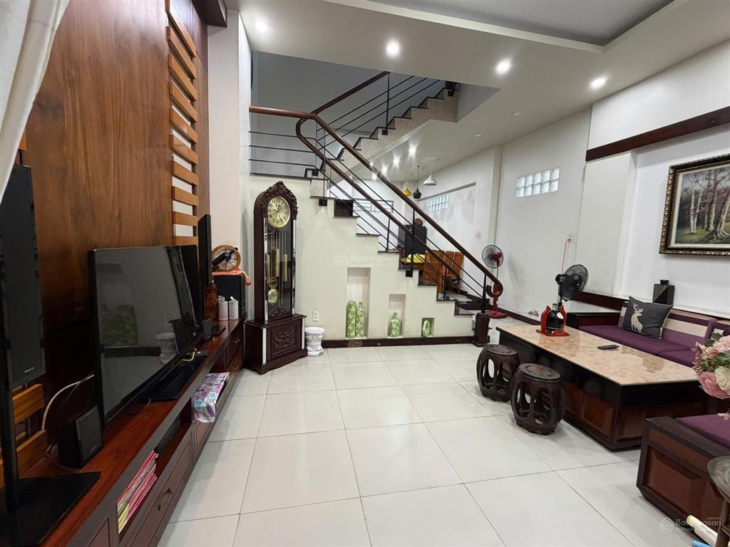 Cho thuê nhà nguyên căn, 3 tầng, đường nguyễn trung trực  nha trang