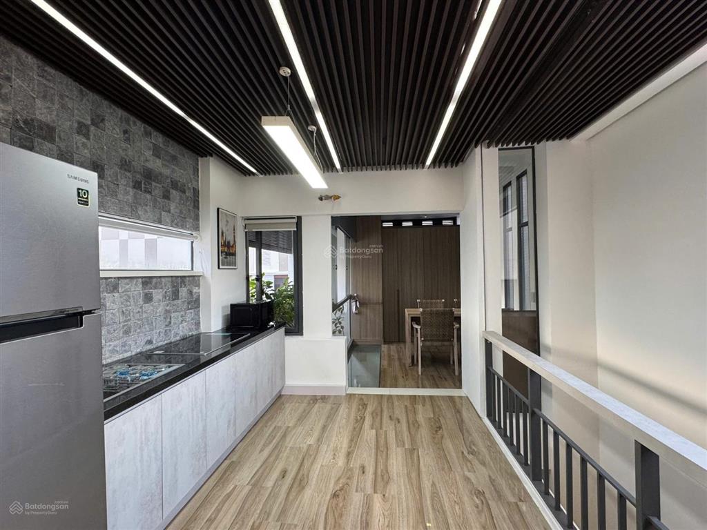 Cho thuê căn hộ penthouse trung tâm nha trang, cạnh vincom lê thánh tôn, cách biển 300m