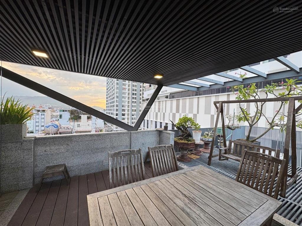 Cho thuê căn hộ penthouse trung tâm nha trang, cạnh vincom lê thánh tôn, cách biển 300m