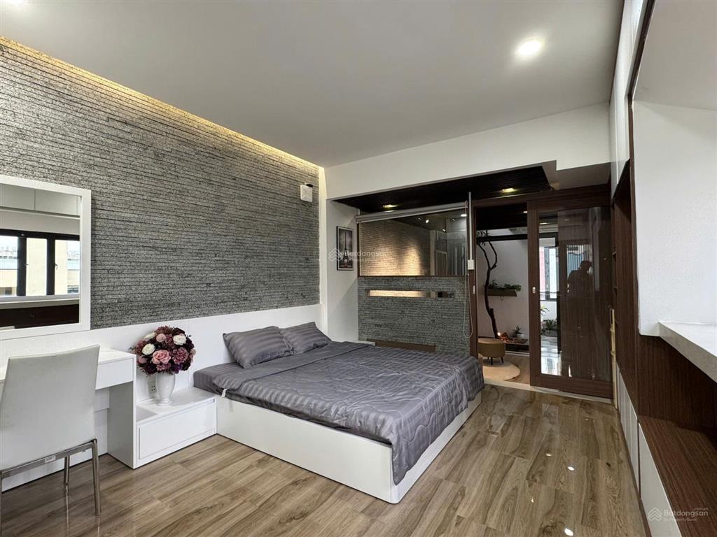 Cho thuê căn hộ penthouse trung tâm nha trang, cạnh vincom lê thánh tôn, cách biển 300m