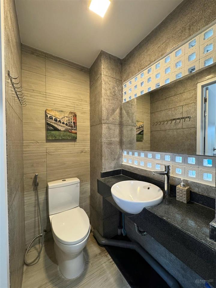 Cho thuê căn hộ penthouse trung tâm nha trang, cạnh vincom lê thánh tôn, cách biển 300m