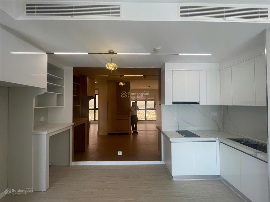Bán căn hộ 2 phòng ngủ gold coast. tòa nam, tầng 38, giá 8 tỷ 350, sổ sở hữu lâu dài