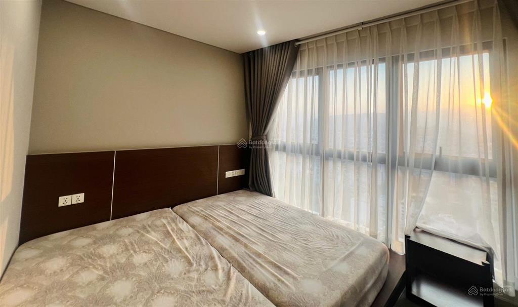 Lvcc cho thuê căn hộ 2 phòng ngủ, giá 23 triệu/tháng, view xéo biển gold coast nha trang.