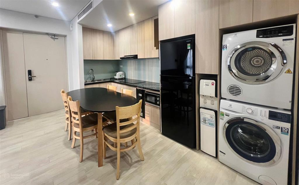 Lvcc cho thuê căn hộ 2 phòng ngủ, giá 23 triệu/tháng, view xéo biển gold coast nha trang.