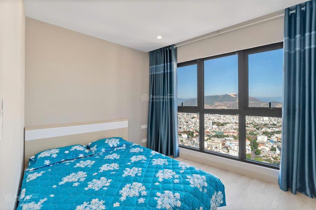 Bán căn hộ 2 phòng ngủ gold coast, tầng cao sổ hồng riêng giá 8,1 tỷ
