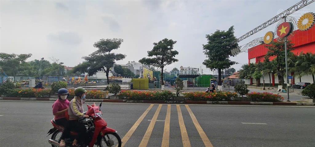 Đất vàng cực hiếm mặt tiền quảng trường 400m2 (10x40) trung tâm hành chính. bán gấp giá tốt 3x tl