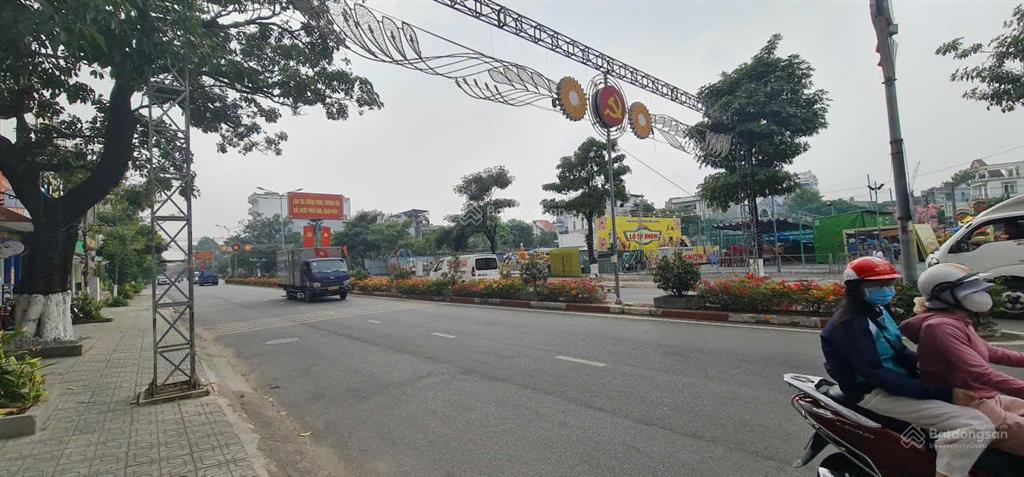 Đất vàng cực hiếm mặt tiền quảng trường 400m2 (10x40) trung tâm hành chính. bán gấp giá tốt 3x tl