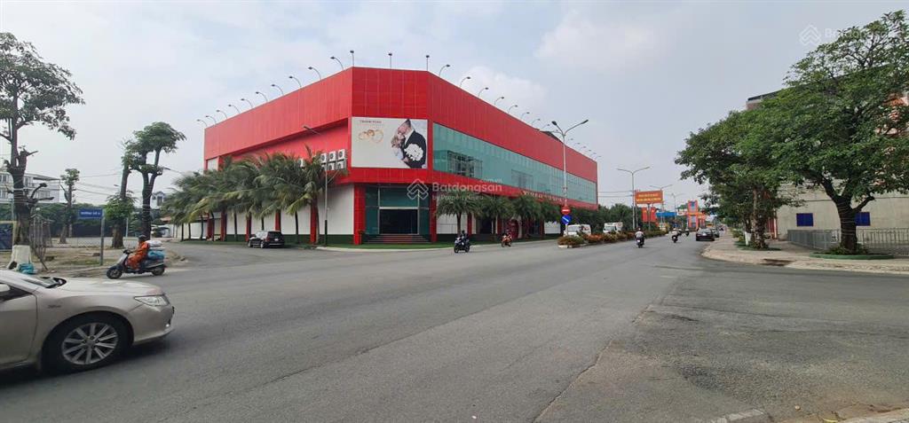 Đất vàng cực hiếm mặt tiền quảng trường 400m2 (10x40) trung tâm hành chính. bán gấp giá tốt 3x tl