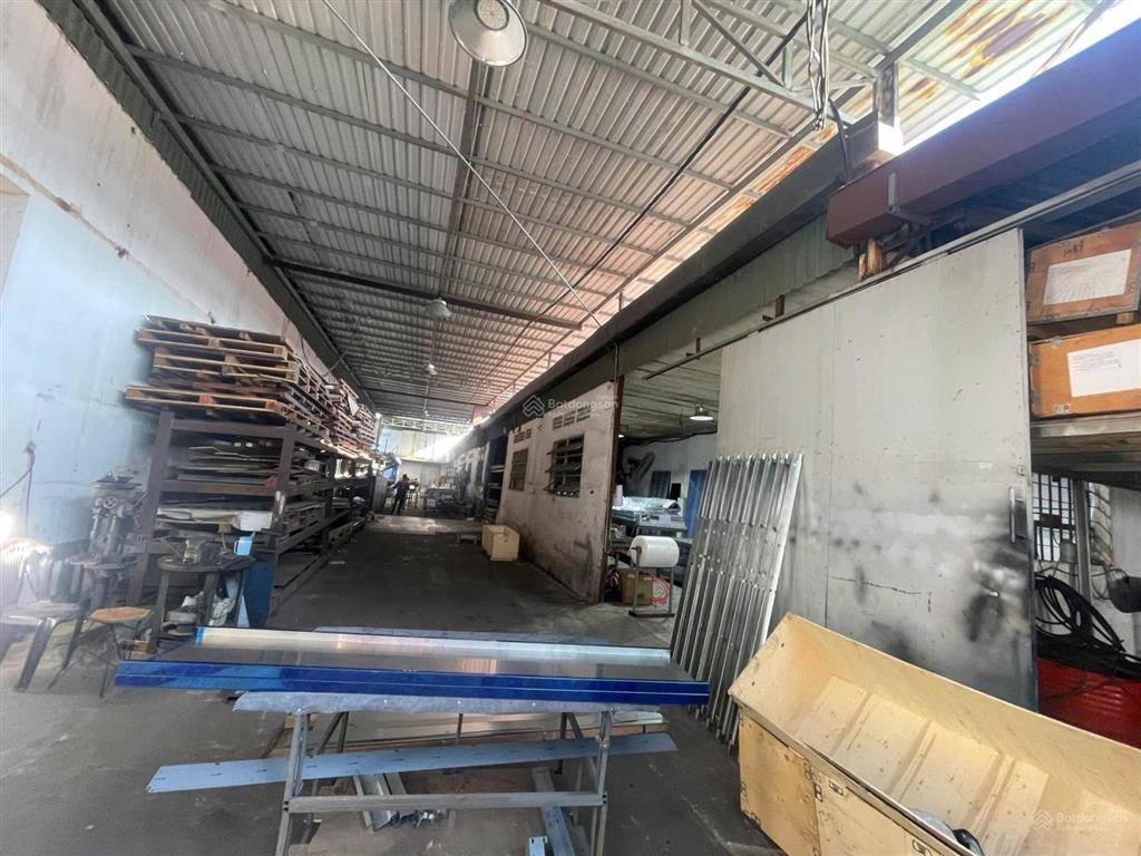 Nhà xưởng mặt tiền xuân thới đông 1, diện tích lớn 20x66m, giảm sốc bán gấp, giá rẻ bao đầu tư