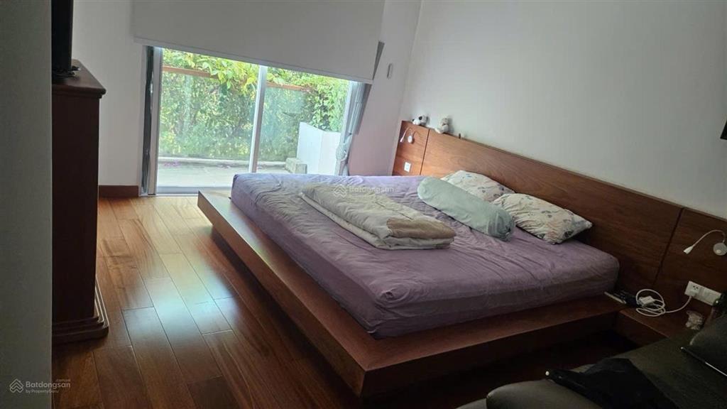 Biệt thự biệt lập 10x24, 3 tầng. khu biệt thự hồng thái ngay sân bay tân sơn nhất