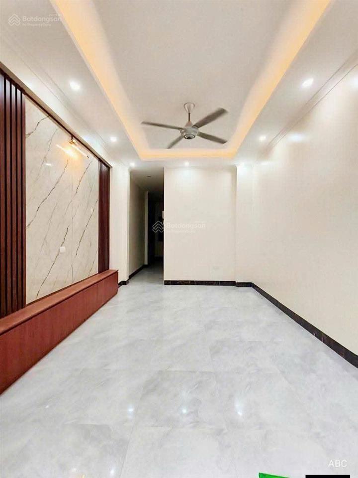 Bán nhà mới 5 tầng đường phú diễn, ô tô đỗ cổng, thang máy, full nội thất ở ngay 40m2 chào 9,1 tỷ