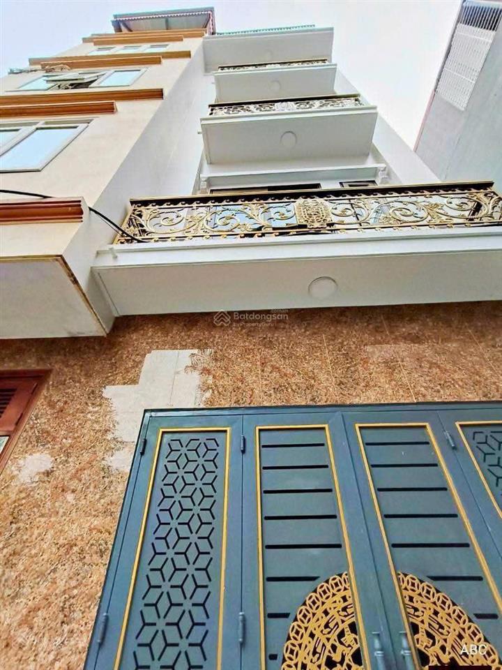 Bán nhà mới 5 tầng đường phú diễn, ô tô đỗ cổng, thang máy, full nội thất ở ngay 40m2 chào 9,1 tỷ