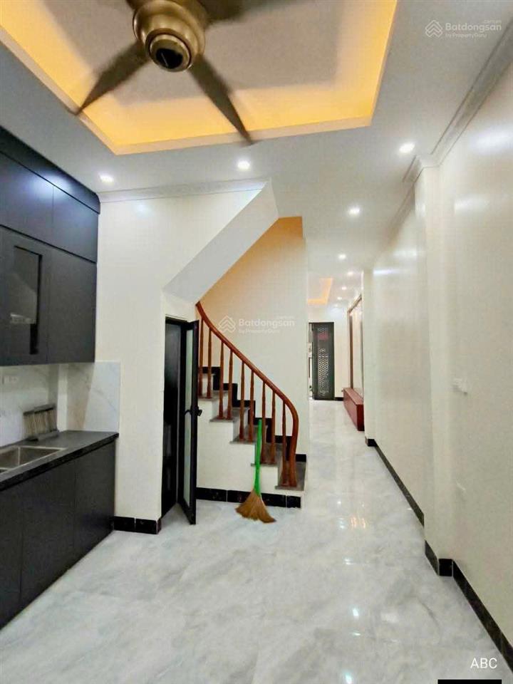 Bán nhà mới 5 tầng đường phú diễn, ô tô đỗ cổng, thang máy, full nội thất ở ngay 40m2 chào 9,1 tỷ