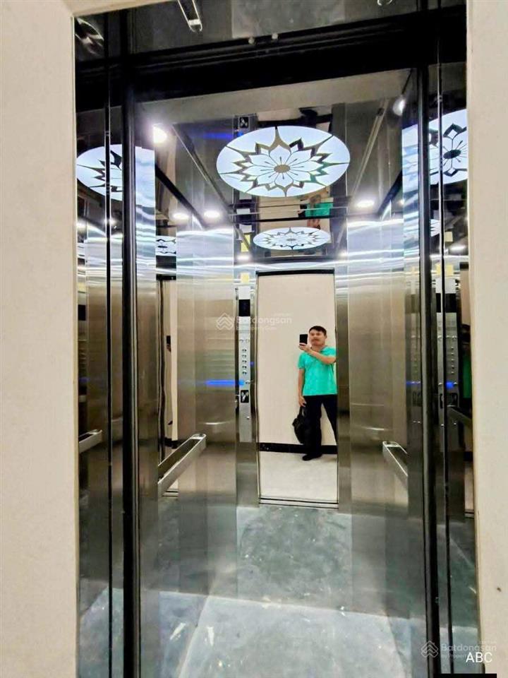 Bán nhà mới 5 tầng đường phú diễn, ô tô đỗ cổng, thang máy, full nội thất ở ngay 40m2 chào 9,1 tỷ
