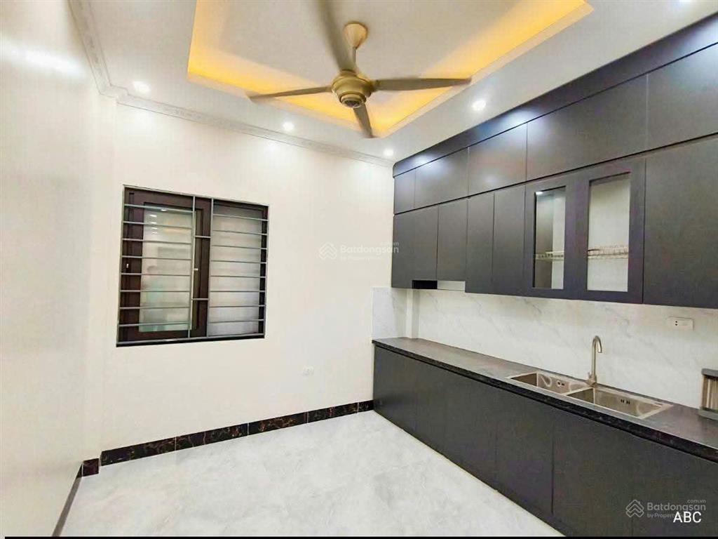 Bán nhà mới 5 tầng đường phú diễn, ô tô đỗ cổng, thang máy, full nội thất ở ngay 40m2 chào 9,1 tỷ