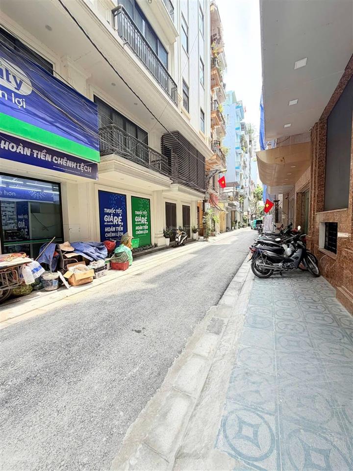 Bán nhà 106 hoàng quốc việt 64m2, nhà 2 mặt ngõ. phân lô vỉa hè ô tô tránh, cách 1 nhà ra mặt ngõ