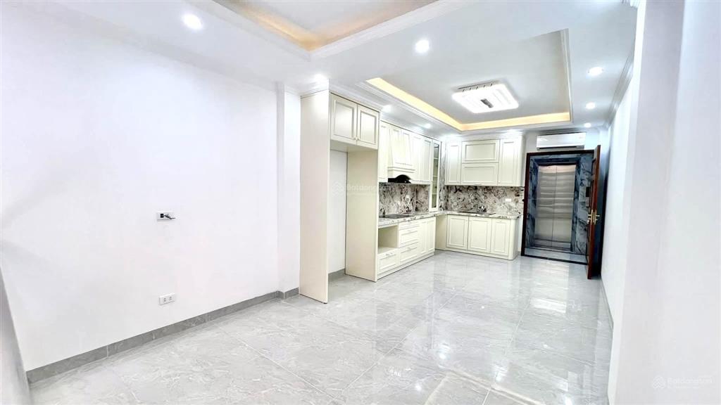 Bán nhà 89 lạc long quân 46m2, 7 tầng thang máy  phân lô ô tô tránh  gara ô tô  thông sàn