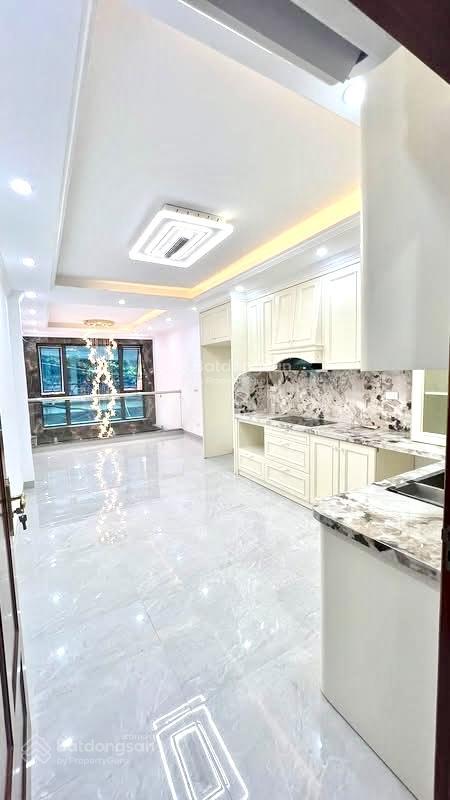 Bán nhà 89 lạc long quân 46m2, 7 tầng thang máy  phân lô ô tô tránh  gara ô tô  thông sàn