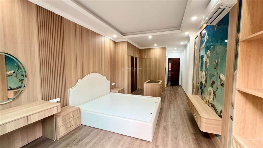 Bán nhà 89 lạc long quân 46m2, 7 tầng thang máy  phân lô ô tô tránh  gara ô tô  thông sàn