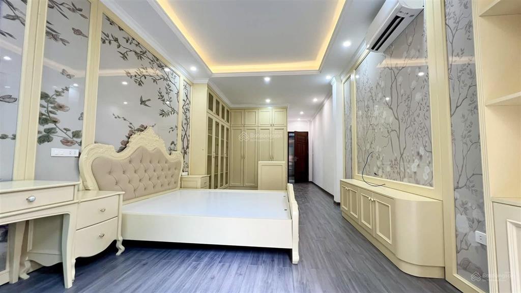 Bán nhà 89 lạc long quân 46m2, 7 tầng thang máy  phân lô ô tô tránh  gara ô tô  thông sàn