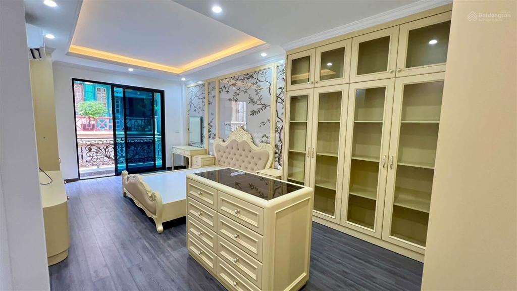 Bán nhà 89 lạc long quân 46m2, 7 tầng thang máy  phân lô ô tô tránh  gara ô tô  thông sàn